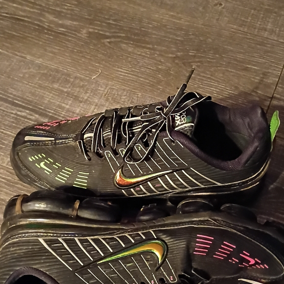 Nike Men's Black and Multicolor Athletic Shoes - Picture 4 of 8